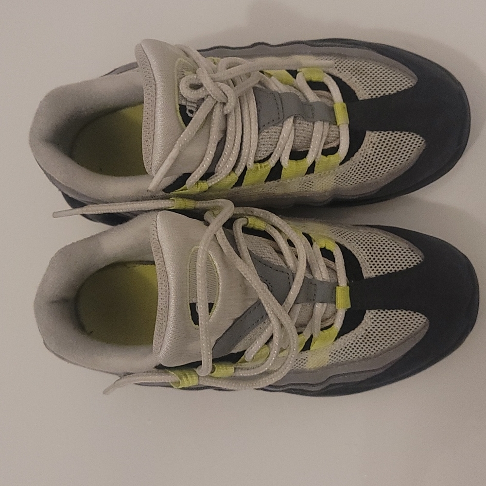Neon yellow airmax 95